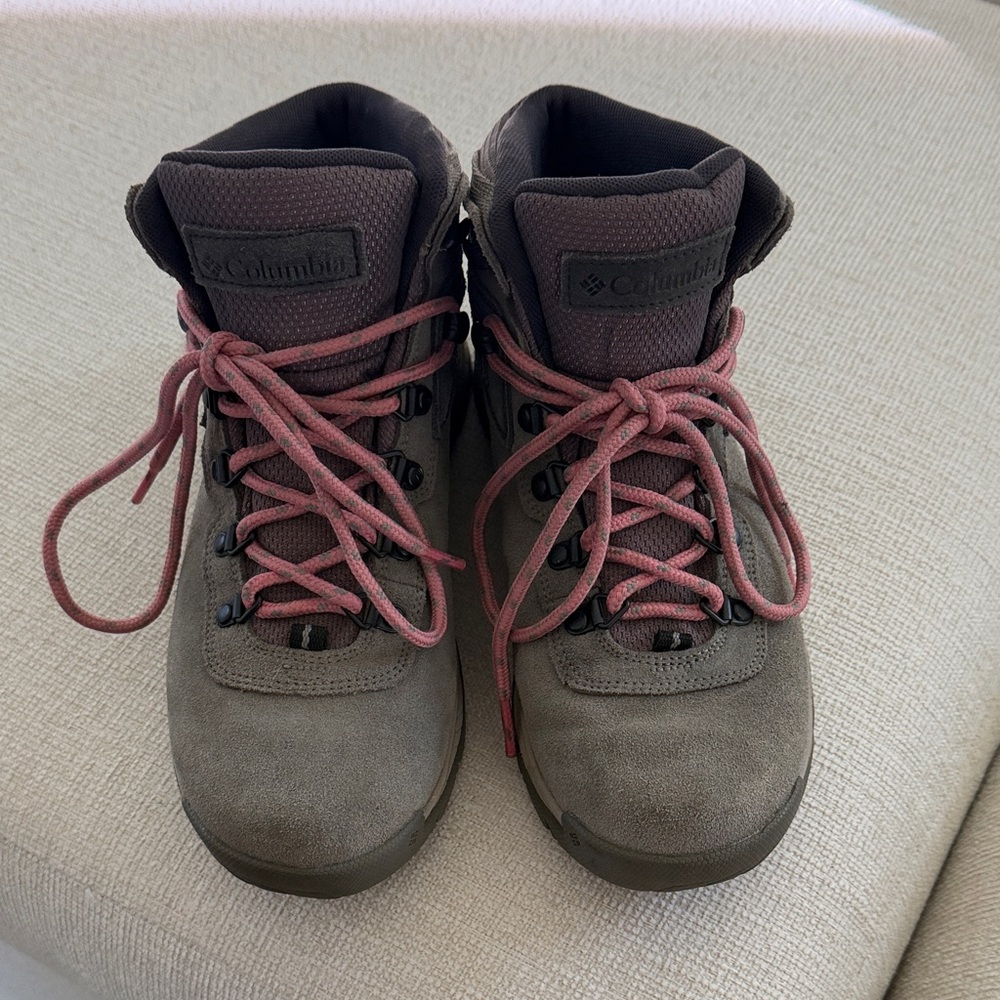Columbia Brown Hiking Boots with Pink Laces
